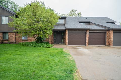 9 Creekside Cir, Elgin, IL 60123 photo 1