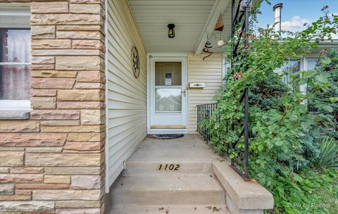 1102 Carr St, Elgin, IL 60123 photo 4