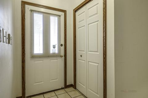 1634 Pebble Beach Dr, Hoffman Estates, IL 60169 photo 3