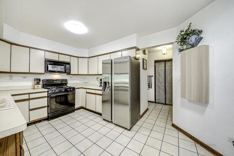 1634 Pebble Beach Dr, Hoffman Estates, IL 60169 photo 8