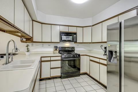 1634 Pebble Beach Dr, Hoffman Estates, IL 60169 photo 6