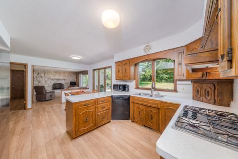 8436 Clynderven Rd, Burr Ridge, IL 60527 photo 13