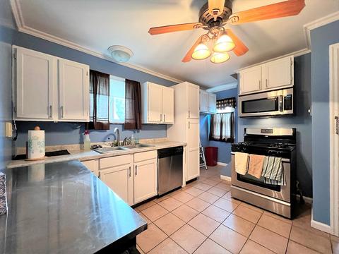 1091 W Hickory St, Kankakee, IL 60901 photo 4