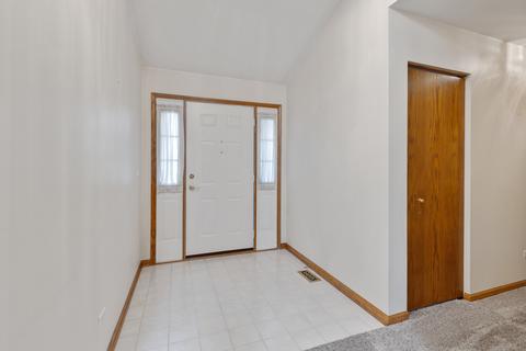 28489 Wagon Trail Ct, Lakemoor, IL 60051 photo 3
