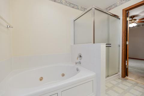 28489 Wagon Trail Ct, Lakemoor, IL 60051 photo 17