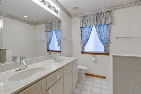 28489 Wagon Trail Ct, Lakemoor, IL 60051 photo 16