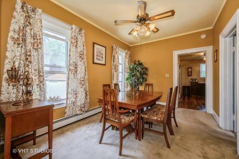 32 Leonard St, Elgin, IL 60123 photo 4