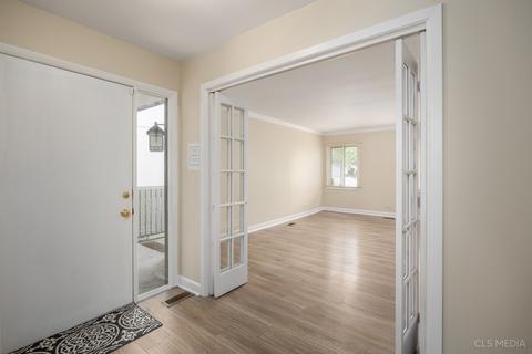 114 Honeysuckle Ct #122, Rolling Meadows, IL 60008 photo 2