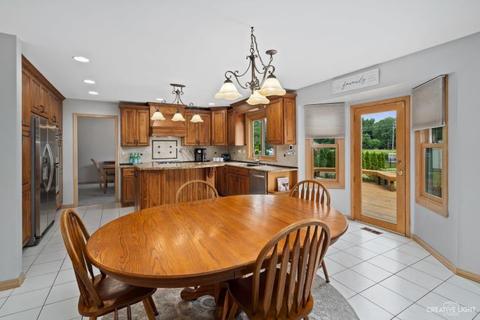 187 Wilcox Dr, Bartlett, IL 60103 photo 9