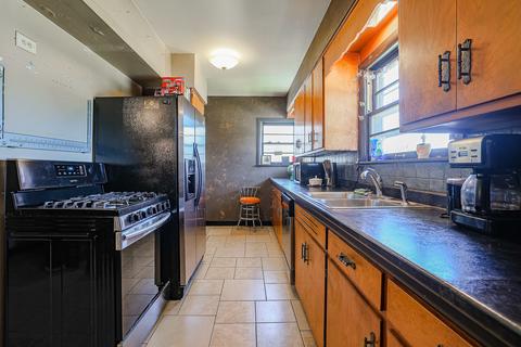 842 Morgan St, Elgin, IL 60123 photo 2