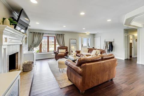 399 Illinois Blvd, Hoffman Estates, IL 60169 photo 7