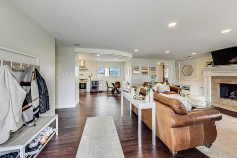 399 Illinois Blvd, Hoffman Estates, IL 60169 photo 4