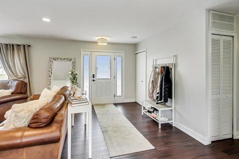 399 Illinois Blvd, Hoffman Estates, IL 60169 photo 5
