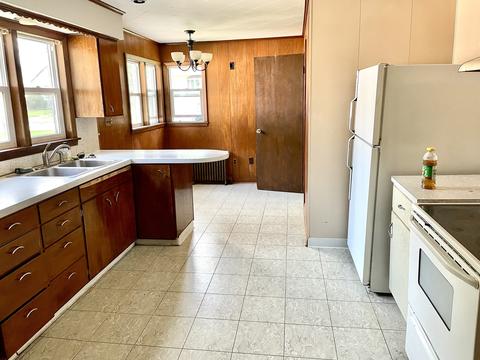 315 E Devlin St, Spring Valley, IL 61362 photo 2