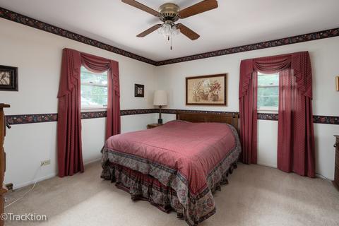 910 Emerald Dr, Naperville, IL 60540 photo 9