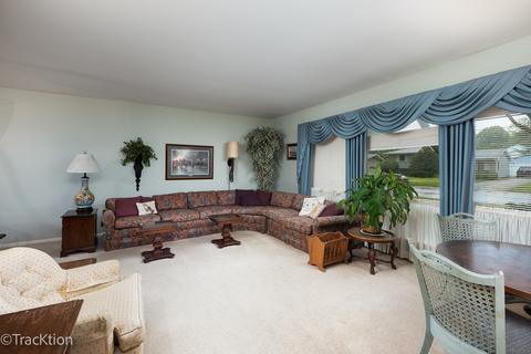 910 Emerald Dr, Naperville, IL 60540 photo 3