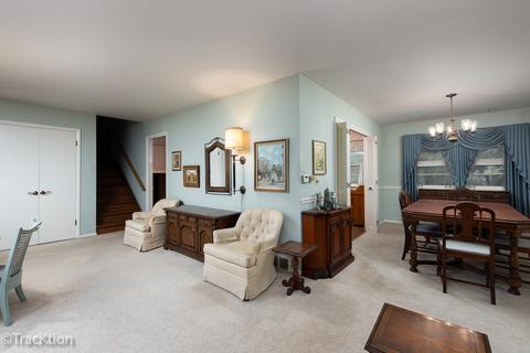 910 Emerald Dr, Naperville, IL 60540 photo 4