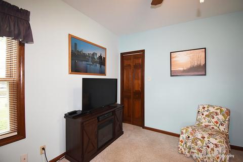 1250 Mettel Rd, Aurora, IL 60505 photo 11