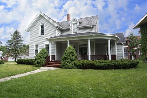 204 E Diggins St, Harvard, IL 60033 photo 1
