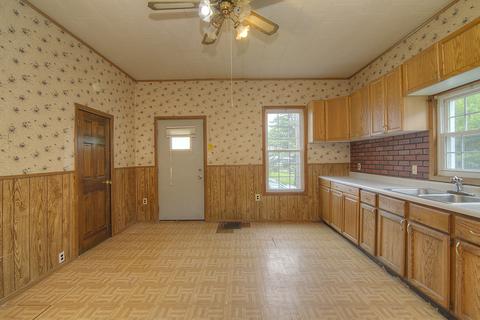 204 E Diggins St, Harvard, IL 60033 photo 16