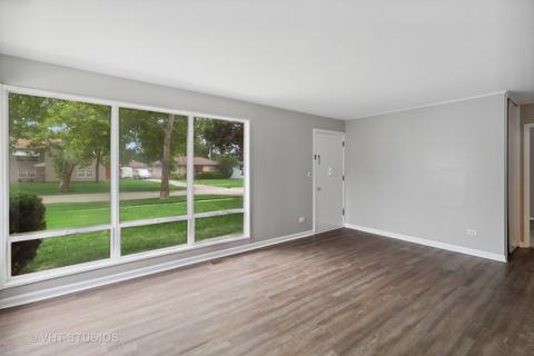 3605 Bobolink Ln, Rolling Meadows, IL 60008 photo 2