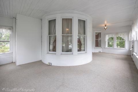 414 Jackson St, Genoa, IL 60135 photo 4
