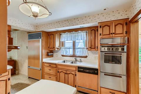 352 S Commonwealth Ave, Elgin, IL 60123 photo 10