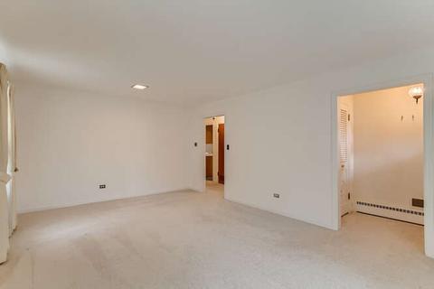 352 S Commonwealth Ave, Elgin, IL 60123 photo 4