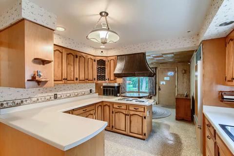 352 S Commonwealth Ave, Elgin, IL 60123 photo 9