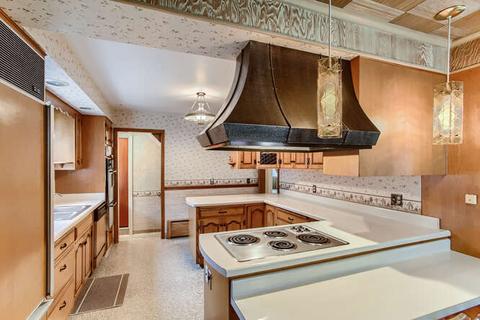 352 S Commonwealth Ave, Elgin, IL 60123 photo 8