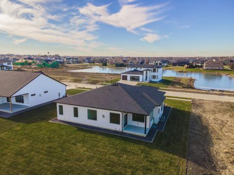 1252 Silver Oak Cir, Normal, IL 61761 photo 2