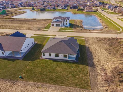 1252 Silver Oak Cir, Normal, IL 61761 photo 3
