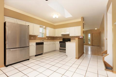 2210 Willow Lakes Dr, Plainfield, IL 60586 photo 7