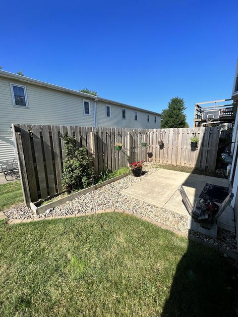 1546 Hunt Dr #A, Normal, IL 61761 photo 2