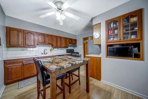 562 Radcliffe Ave, Des Plaines, IL 60016 photo 10