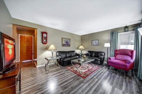 562 Radcliffe Ave, Des Plaines, IL 60016 photo 5