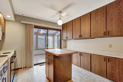 1701 Devonshire Dr, Champaign, IL 61821 photo 10