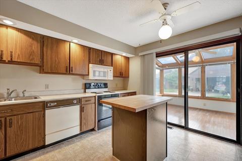 1701 Devonshire Dr, Champaign, IL 61821 photo 8
