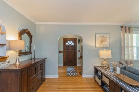 320 N Commonwealth Ave, Elgin, IL 60123 photo 2