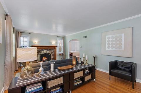 320 N Commonwealth Ave, Elgin, IL 60123 photo 4