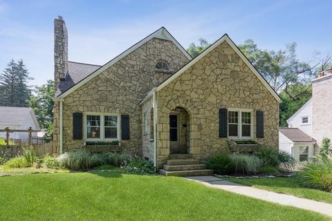 320 N Commonwealth Ave, Elgin, IL 60123 photo 1