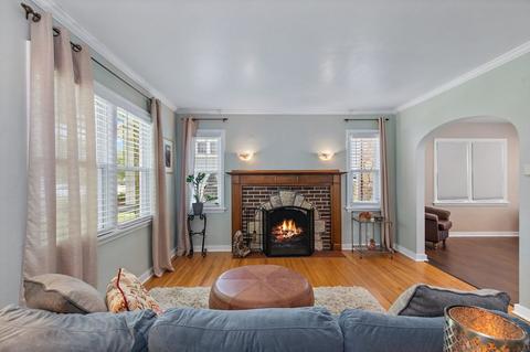 320 N Commonwealth Ave, Elgin, IL 60123 photo 5