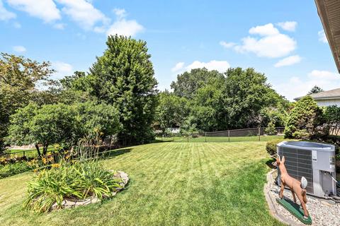 14 Cedar Ct, Lemont, IL 60439 photo 2