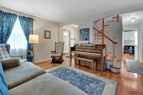 242 E Washington St, Des Plaines, IL 60016 photo 3