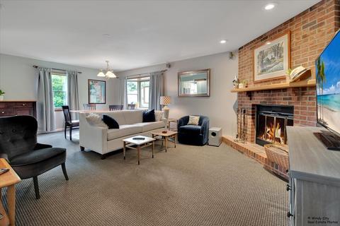242 E Washington St, Des Plaines, IL 60016 photo 11