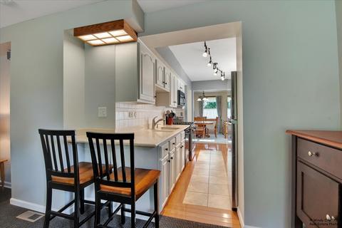 242 E Washington St, Des Plaines, IL 60016 photo 8