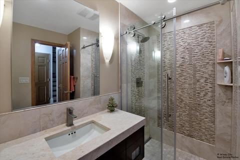 242 E Washington St, Des Plaines, IL 60016 photo 13