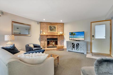 242 E Washington St, Des Plaines, IL 60016 photo 10