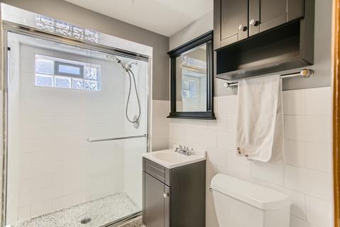 1049 Irwin Ave, Des Plaines, IL 60018 photo 19