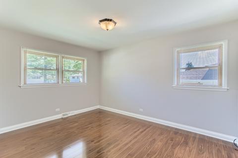 1049 Irwin Ave, Des Plaines, IL 60018 photo 12